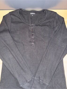 Quince Women’s Charcoal Long-Sleeve Henley Tee